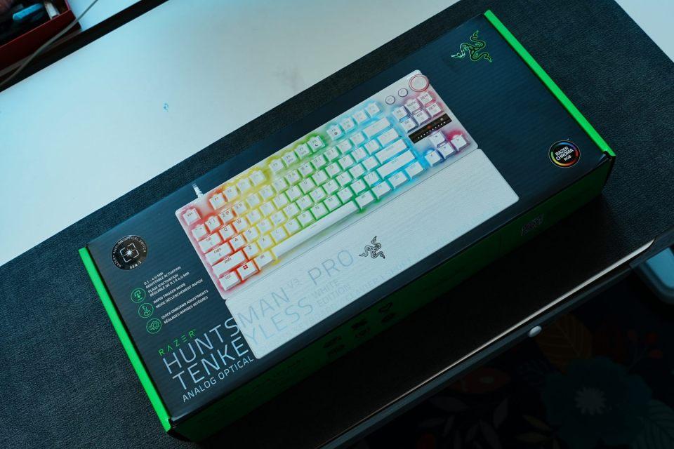 当极简主义遇上电竞基因! 雷蛇猎魂光蛛V3专业竞技版键盘开箱测评