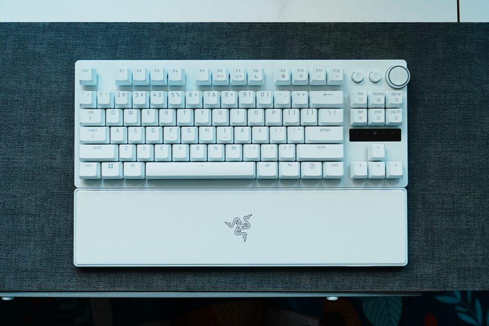 当极简主义遇上电竞基因! 雷蛇猎魂光蛛V3专业竞技版键盘开箱测评