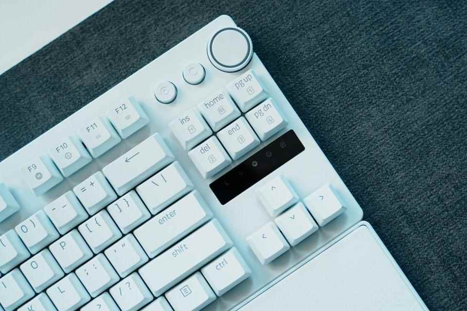 当极简主义遇上电竞基因! 雷蛇猎魂光蛛V3专业竞技版键盘开箱测评