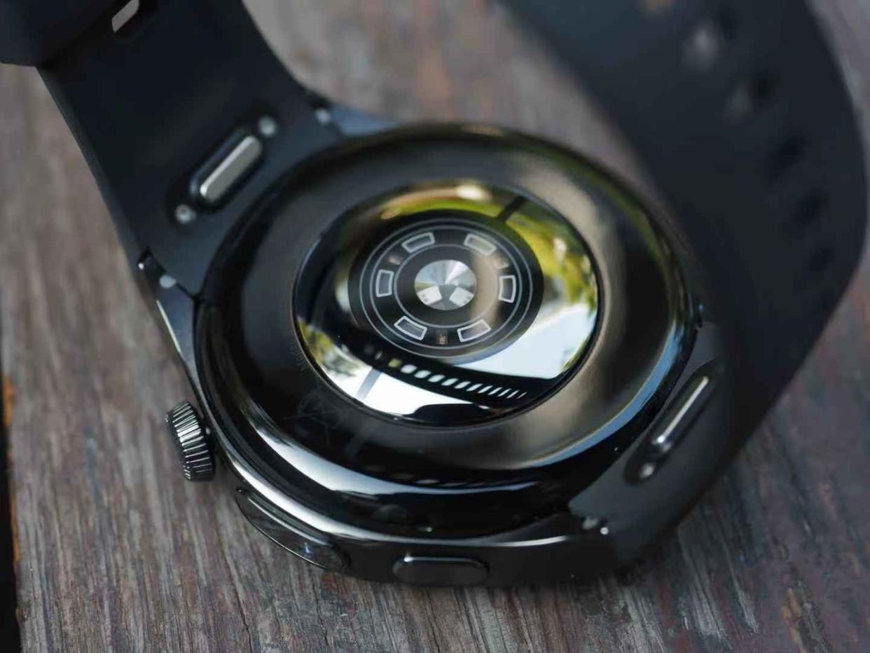 双尺寸圆表盘+X-Tap传感器! 华为WATCH 5智能手表上手体验测评