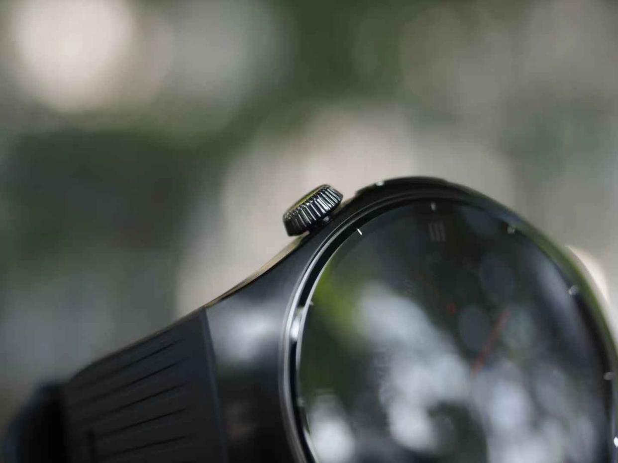 双尺寸圆表盘+X-Tap传感器! 华为WATCH 5智能手表上手体验测评