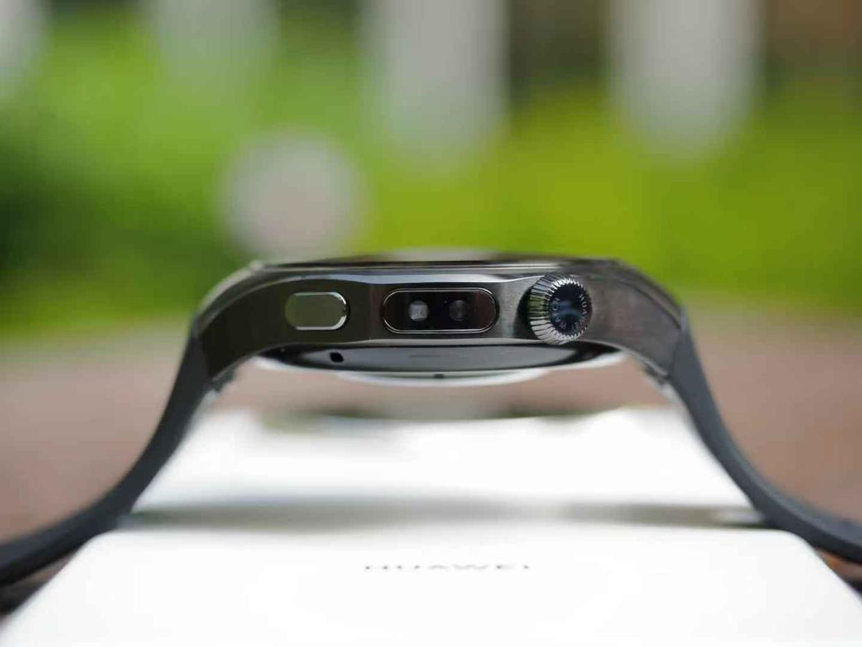 双尺寸圆表盘+X-Tap传感器! 华为WATCH 5智能手表上手体验测评