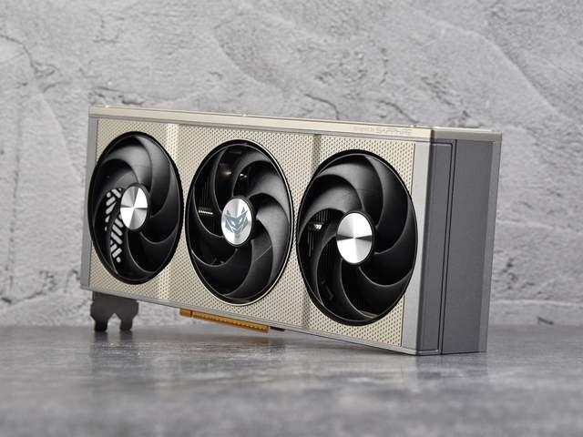 独特格栅设计! 蓝宝石RX 9060 XT 8G/16G 显卡首发测评 独特格栅设计! 蓝宝石RX 9060 XT 8G/16G 显卡首发测评