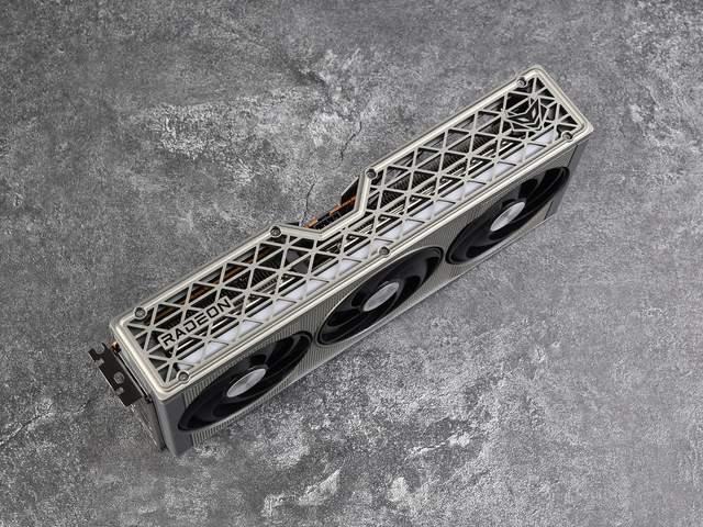 独特格栅设计! 蓝宝石RX 9060 XT 8G/16G 显卡首发测评 独特格栅设计! 蓝宝石RX 9060 XT 8G/16G 显卡首发测评