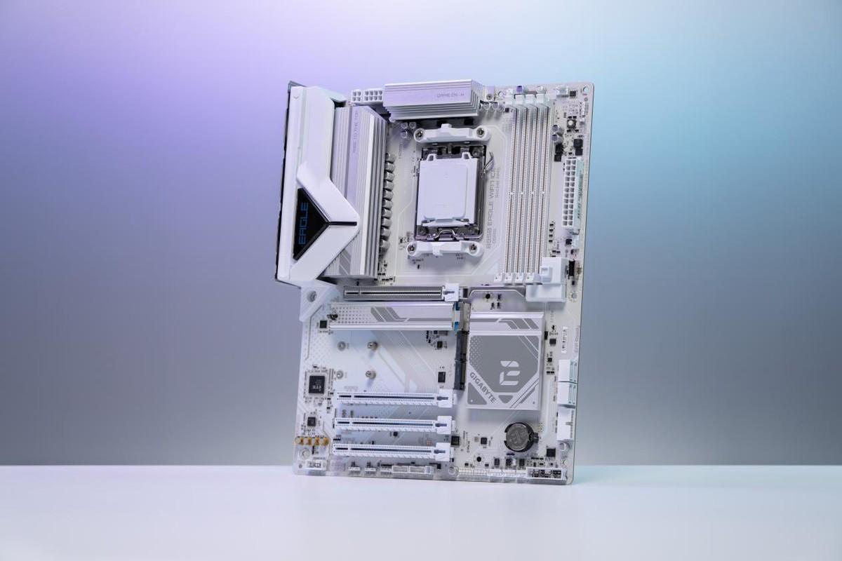 高性价比纯白ATX主板! 技嘉B850 EAGLE WIFI7 ICE主板测评