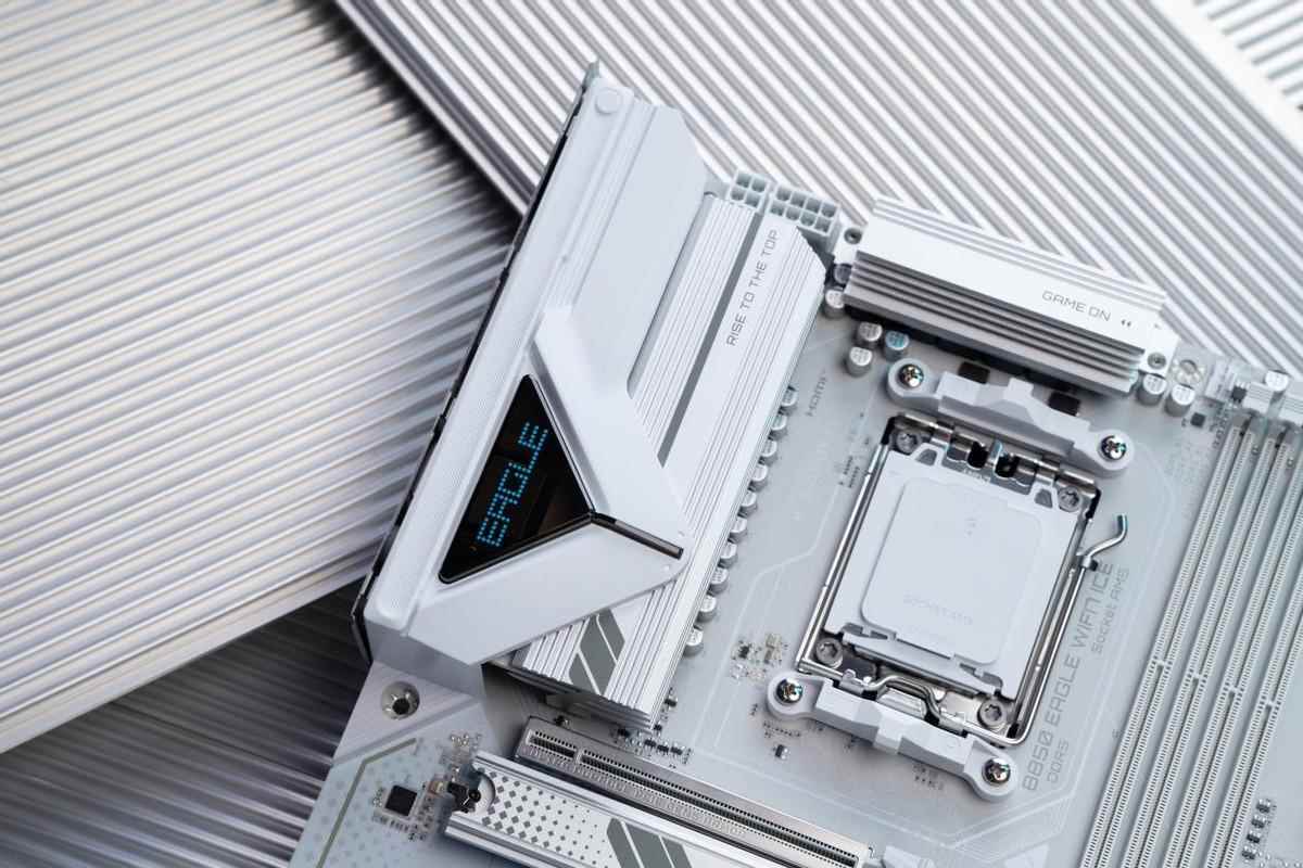 高性价比纯白ATX主板! 技嘉B850 EAGLE WIFI7 ICE主板测评