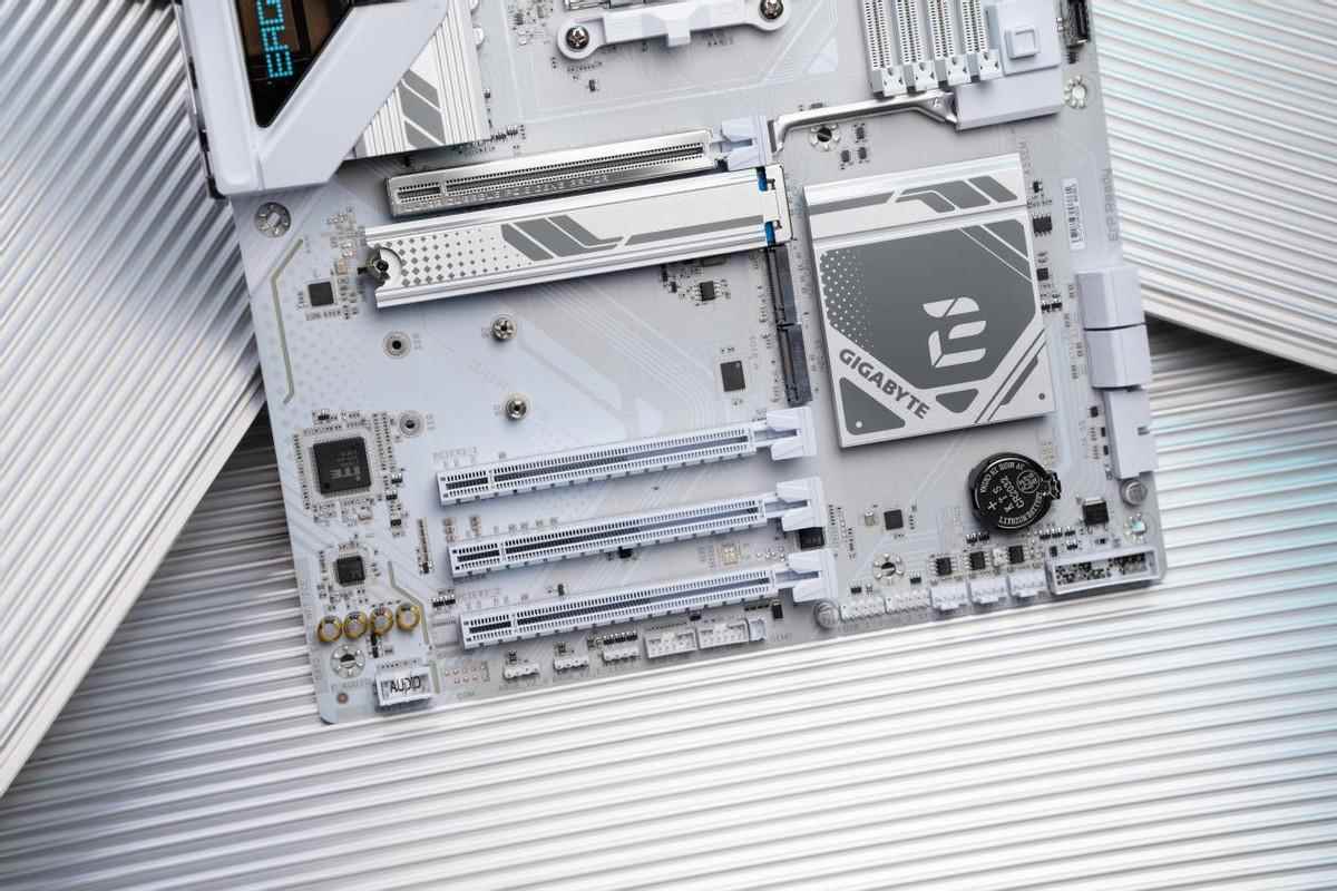 高性价比纯白ATX主板! 技嘉B850 EAGLE WIFI7 ICE主板测评