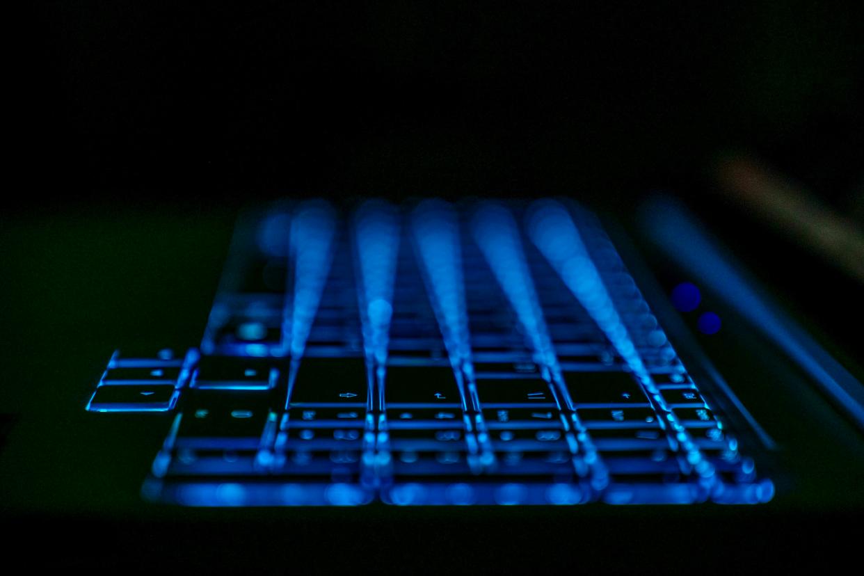 R9-8940HX 5070售8999元! 机械革命蛟龙16Z Pro笔记本首发评测