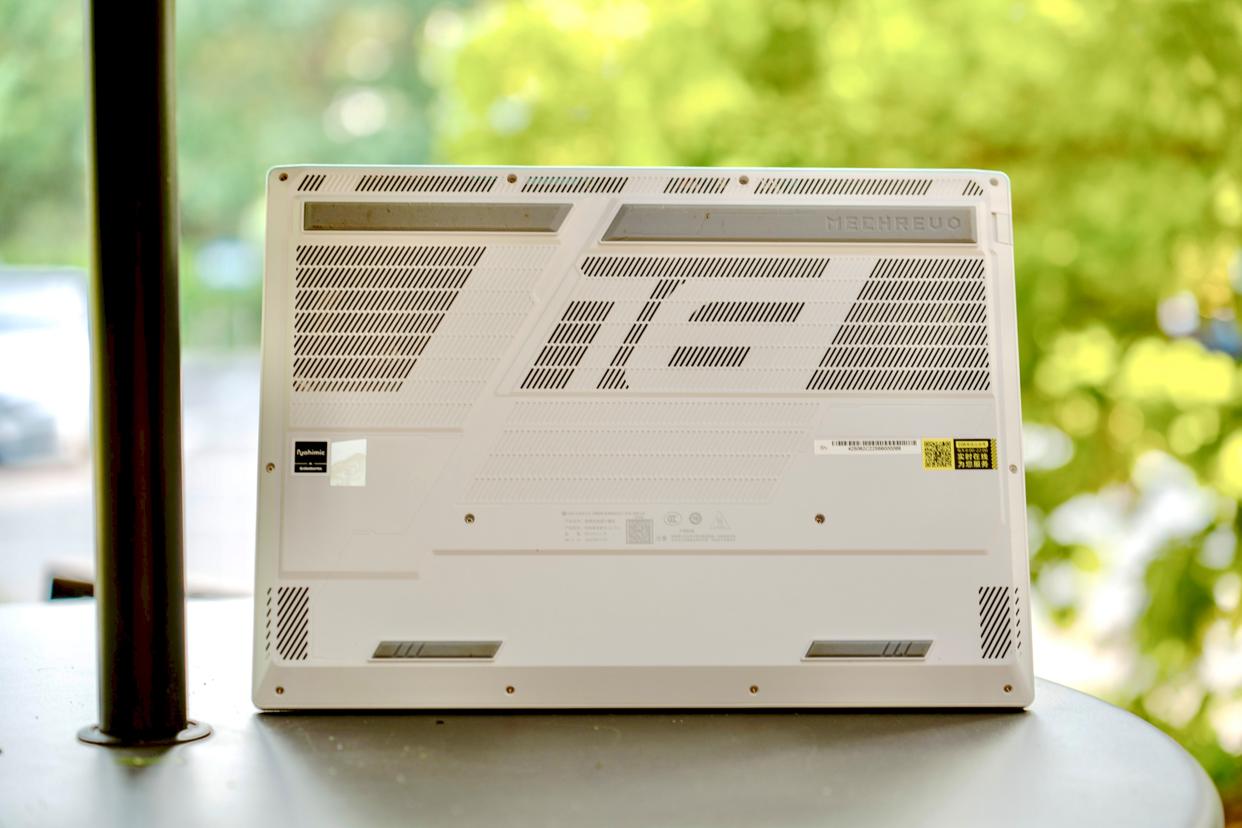 R9-8940HX 5070售8999元! 机械革命蛟龙16Z Pro笔记本首发评测