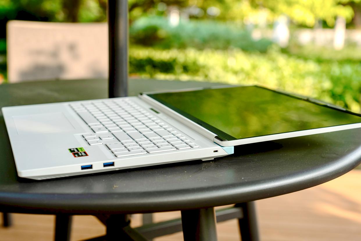 R9-8940HX 5070售8999元! 机械革命蛟龙16Z Pro笔记本首发评测