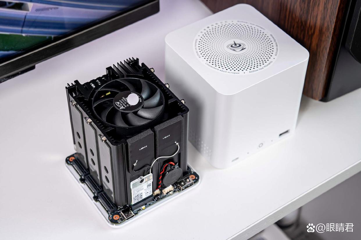 能安装6块硬盘! 零刻ME mini迷你主机NAS二合一测评