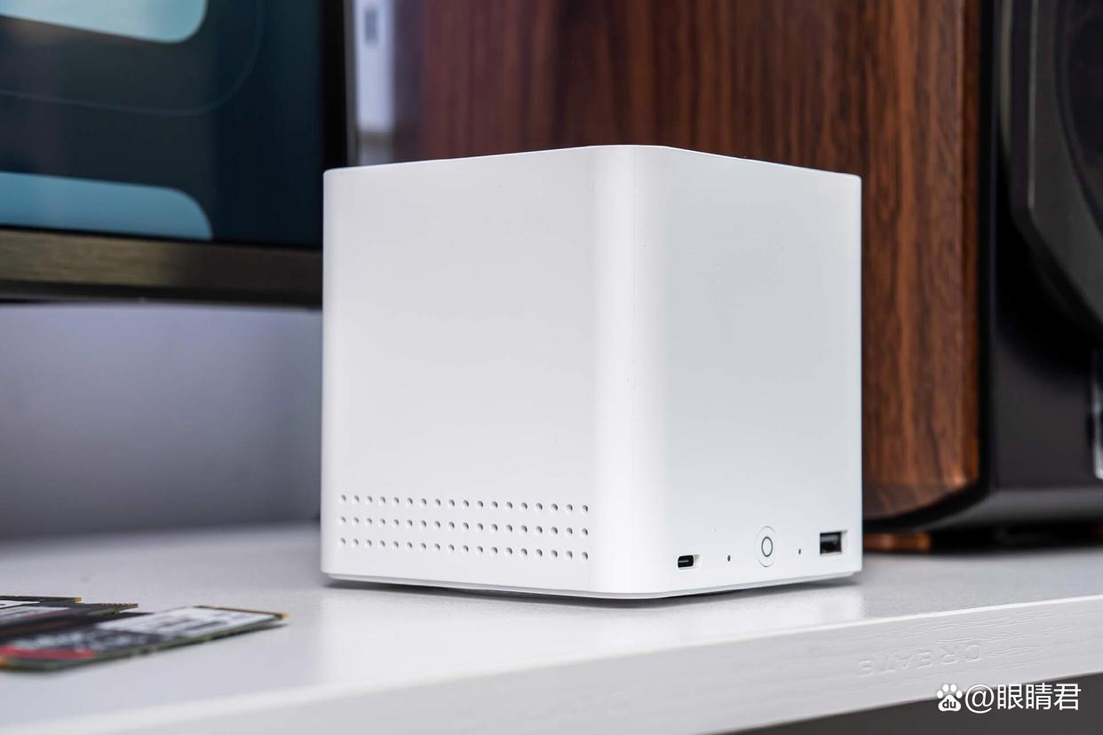 能安装6块硬盘! 零刻ME mini迷你主机NAS二合一测评