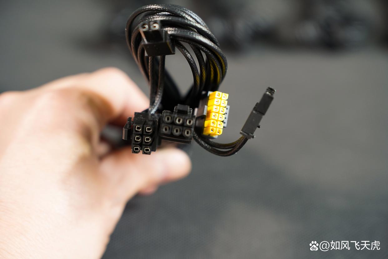 50系高端显卡的好搭档! 微星MPG A1000GS PCIE5暗黑电源开箱测评