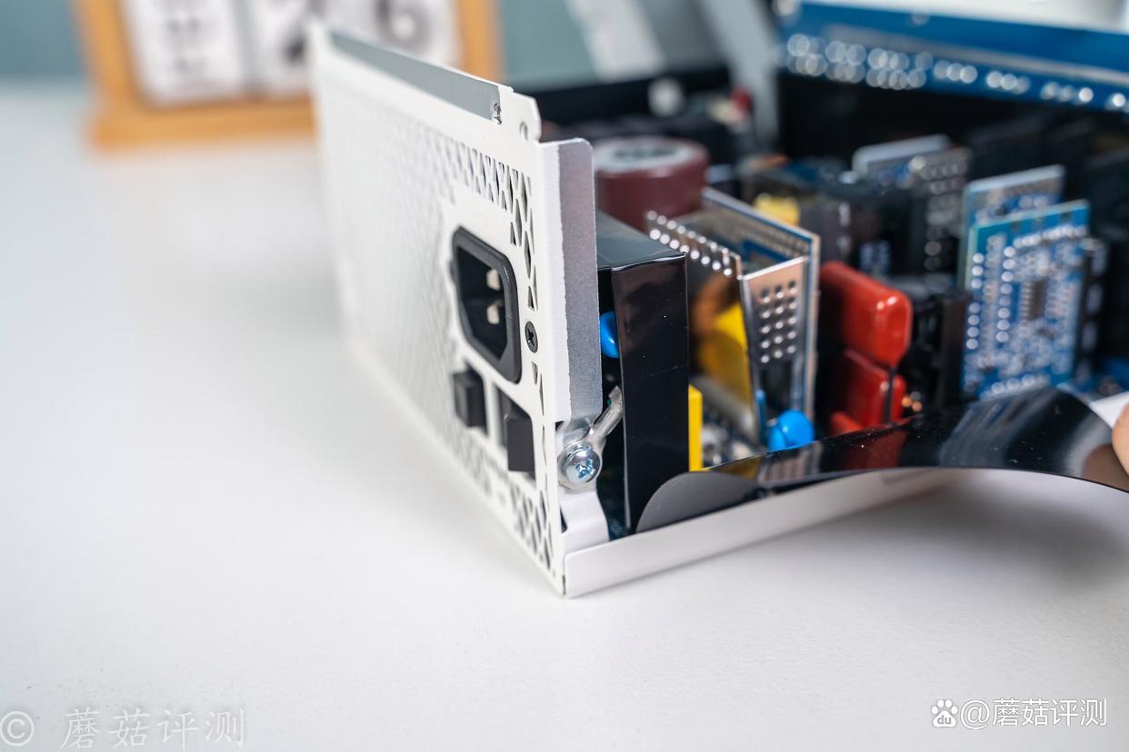 焕新升级九宫格水晶头发光模组! 振华LEADEX III PROA 1000W金牌电源拆解测评