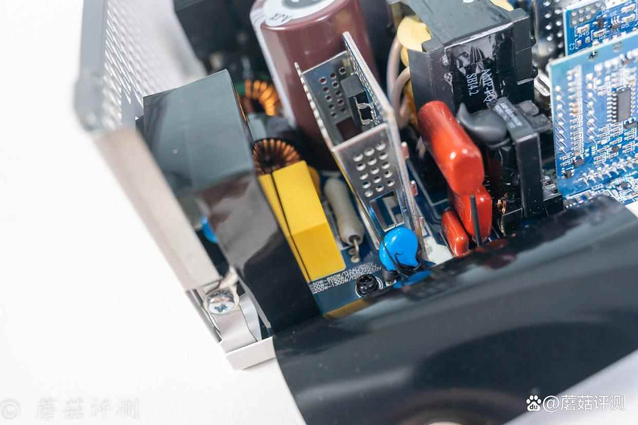 焕新升级九宫格水晶头发光模组! 振华LEADEX III PROA 1000W金牌电源拆解测评