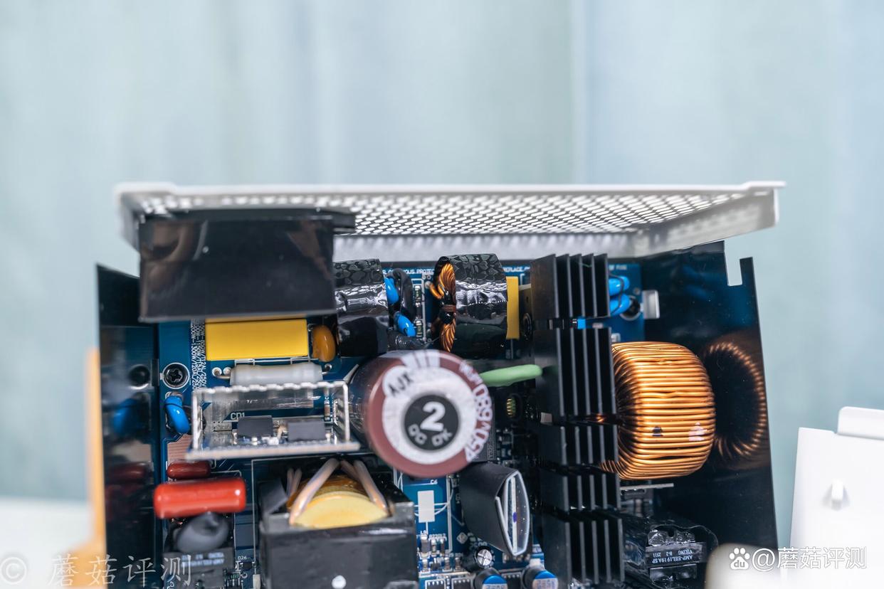 焕新升级九宫格水晶头发光模组! 振华LEADEX III PROA 1000W金牌电源拆解测评