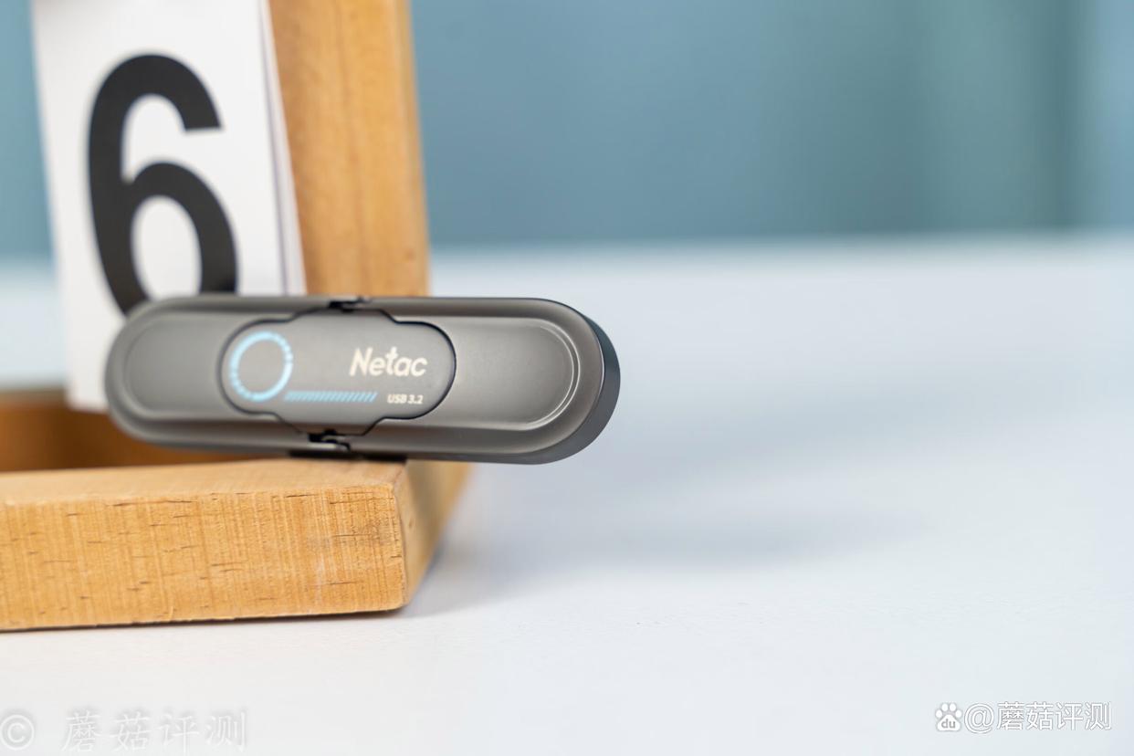 1GB/s读写两倍于SATA SSD! 朗科USB3.2 固态U盘US9 评测