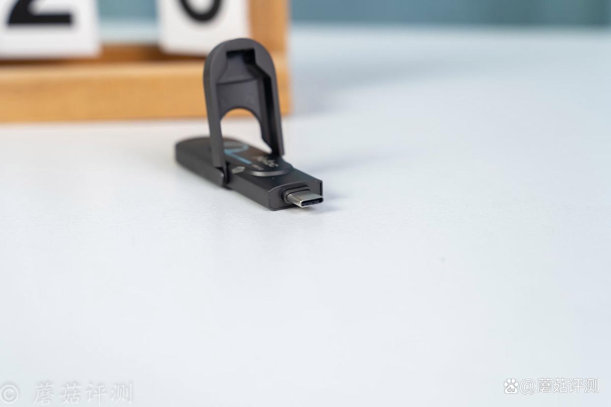 1GB/s读写两倍于SATA SSD! 朗科USB3.2 固态U盘US9 评测