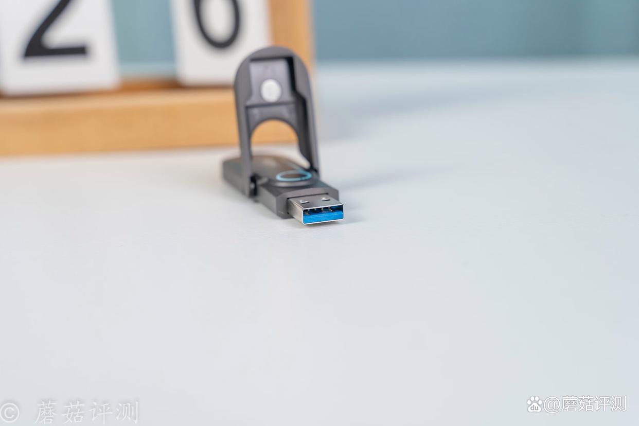 1GB/s读写两倍于SATA SSD! 朗科USB3.2 固态U盘US9 评测