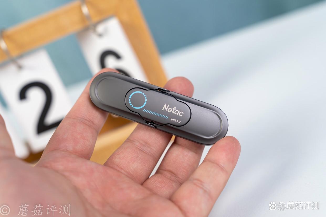 1GB/s读写两倍于SATA SSD! 朗科USB3.2 固态U盘US9 评测