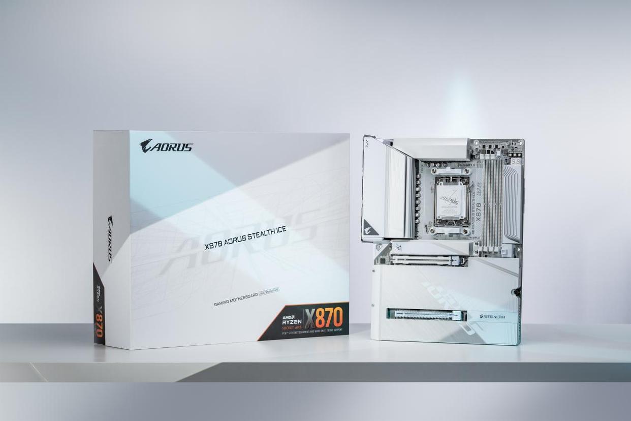AM5首款! 技嘉X870 AORUS STEALTH ICE背插冰雕功能体验测评