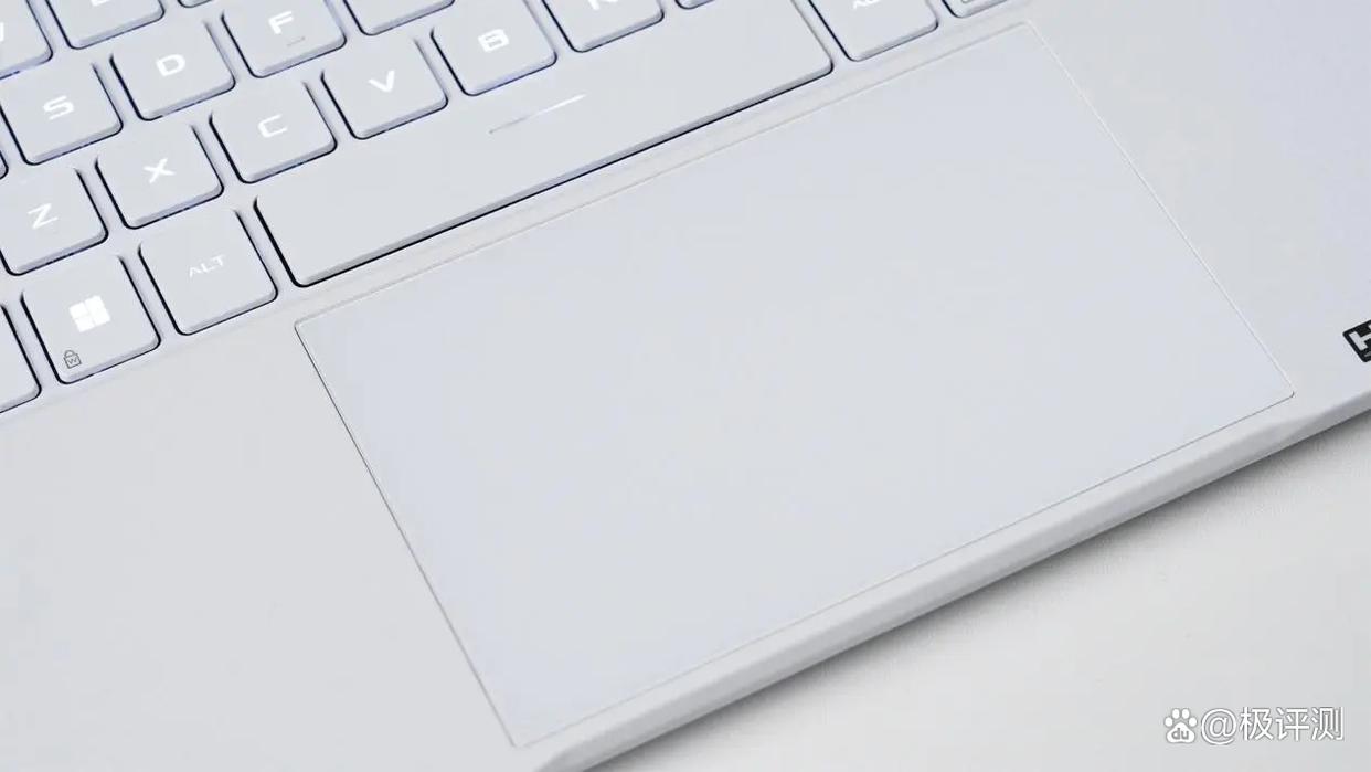 1.46kg塞进满功耗RTX5060! 华硕天选Air 2025笔记本首发评测