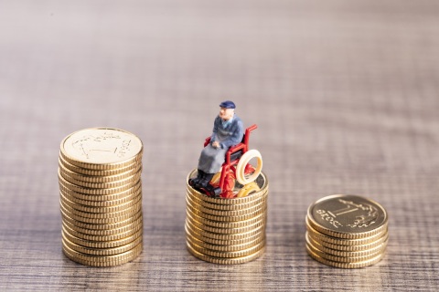 判刑出狱后还有退休金吗？