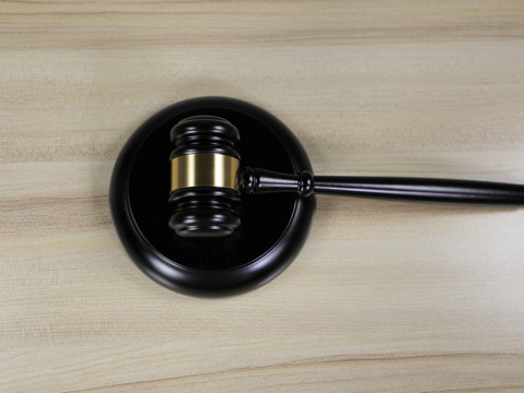 取保候审期限届满是多久？取保候审保证人承担民事责任吗？