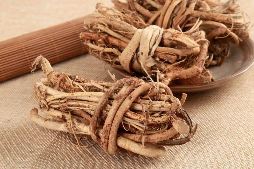  冬季必不可少的滋补汤——五指毛桃煲乌骨鸡汤