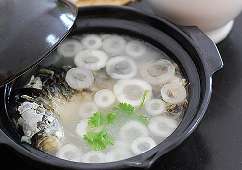  萝卜鲫鱼汤有哪些功效和不同的制作方法