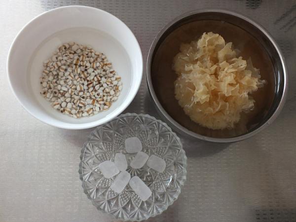  银耳薏米汤可调养内分泌