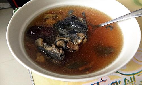  黄芪炖乌鸡具有气血双补的功效作用及做法