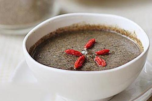  胡桃芝麻饮可去除面部黑斑的方法