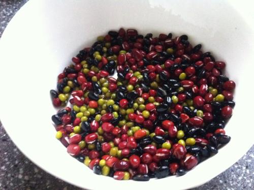  三色豆汤具有健脾化湿清热解暑的功效及做法