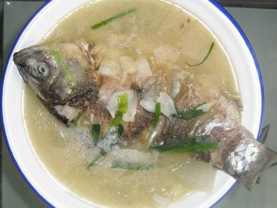  百合鲫鱼汤的功效与作用及做法