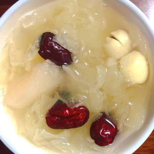  红枣银耳莲子羹的功效与作用及做法