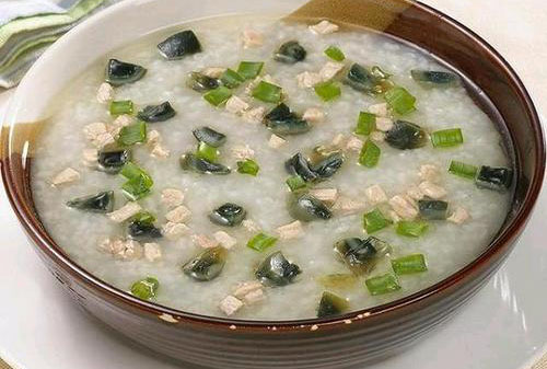  田螺芹菜咸蛋粥的功效与作用及做法