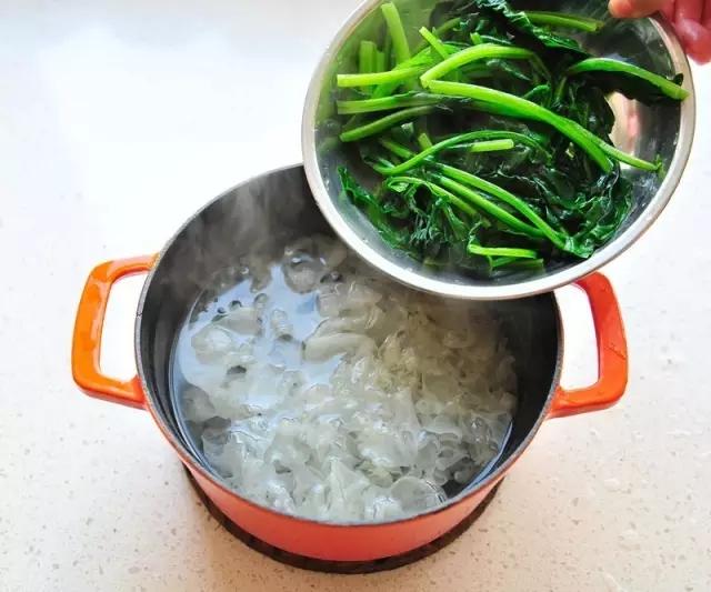  银耳菠菜汤的功效及做法