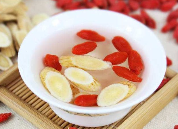黄芪枸杞子泡水