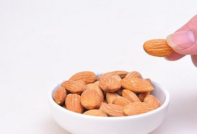 小米不宜与杏仁同吃