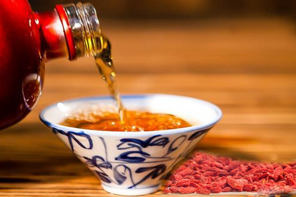  枸杞酒泡多久可以喝呢？时间越长越好吗？