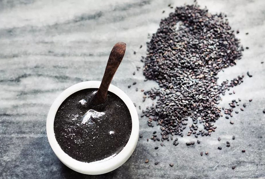  黑芝麻的功效与作用是什么？适合哪些人群食用？