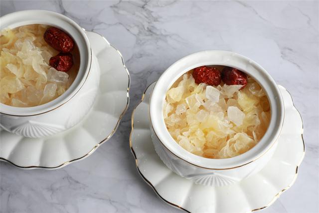 银耳红枣汤滋阴润燥