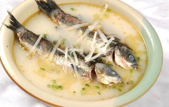 鲫鱼汤健脾和胃