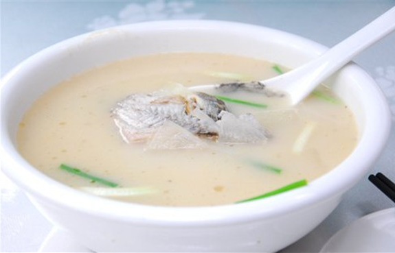 鲫鱼有助于女性补虚通乳