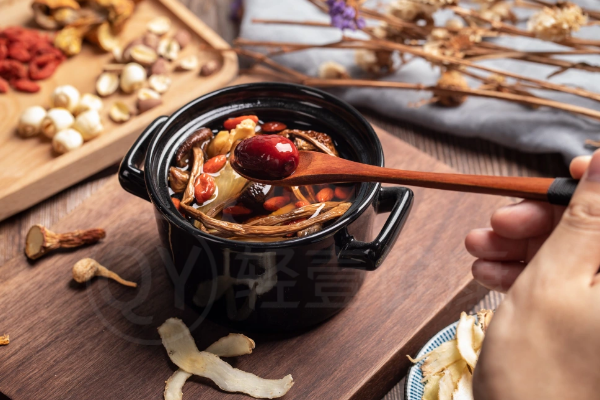  乌鸡的功效与作用及禁忌有哪些？