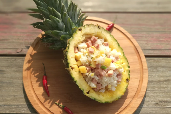  菠萝除了做水果直接吃，还可以这么吃。