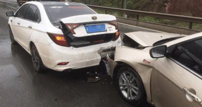 前车急刹车后车追尾责任怎么定？急刹追尾一定是后车全责吗 …