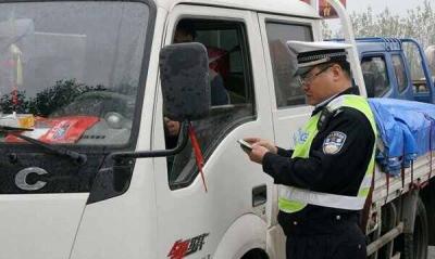 小型货车必须一年一检吗