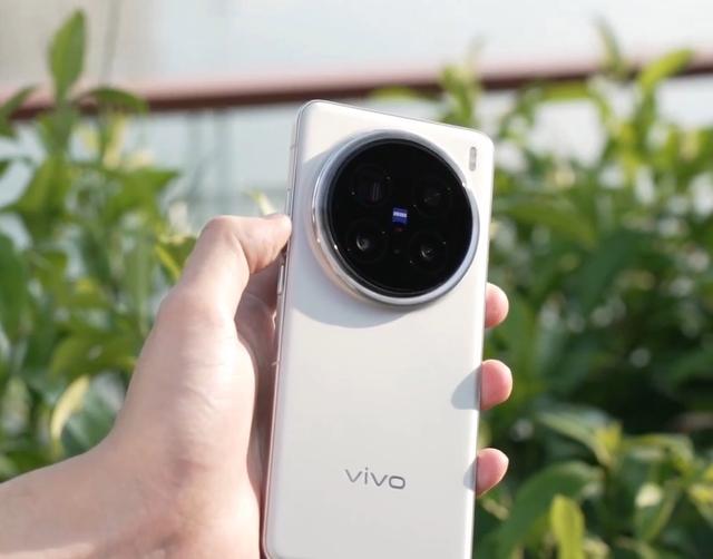 OPPO Find X8 Pro对比vivo X200 Pro哪个更值得买？